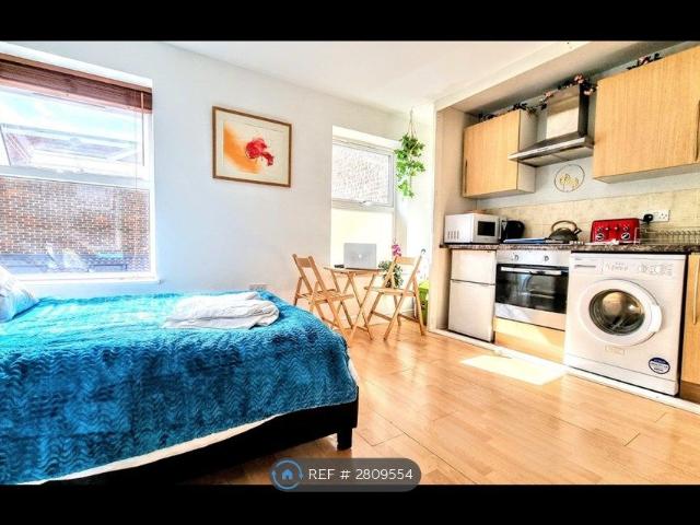 Studio for rent in Hampton, Greater London