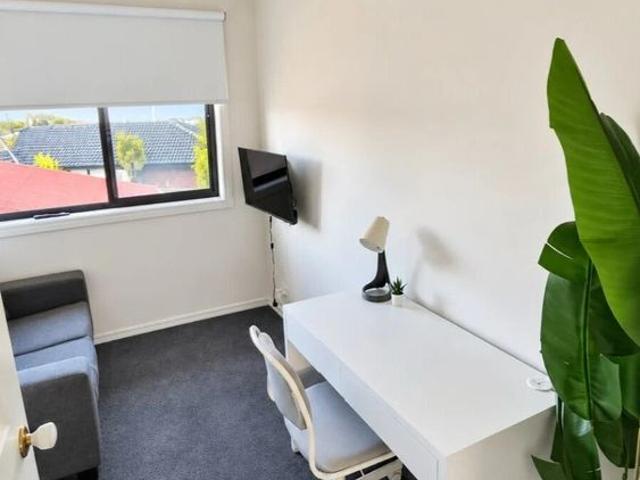 Room for rent in Hampton Park, Melbourne