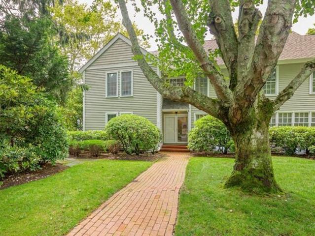Condo for sale in Southampton