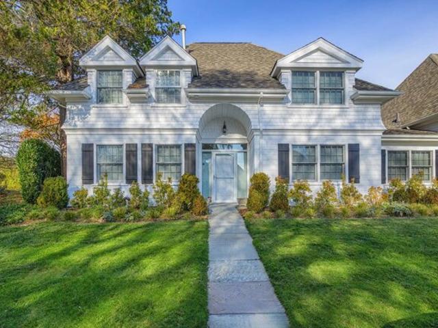 Condo for sale in Southampton