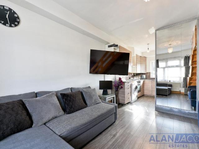House for rent in Loxford, Seven Kings
