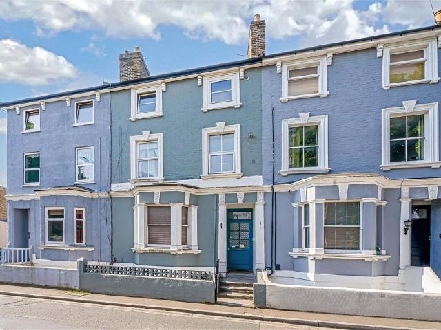 Apartment for rent in Hampton Hill, Greater London