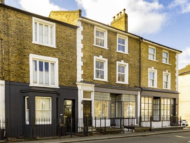Apartment for rent in Hampton Hill, Greater London