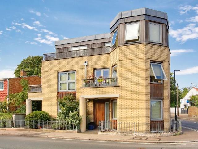 Apartment for rent in Hampton Hill, Greater London