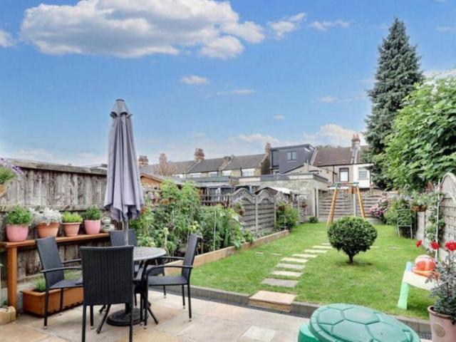 House for rent in Loxford, Seven Kings