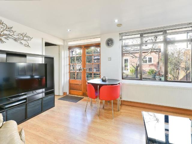 Apartment for rent in Loxford, Seven Kings