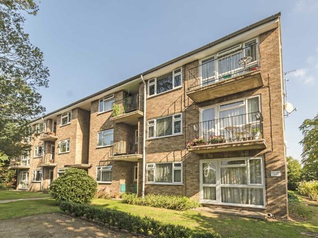 Apartment for rent in Hampton Hill, Greater London