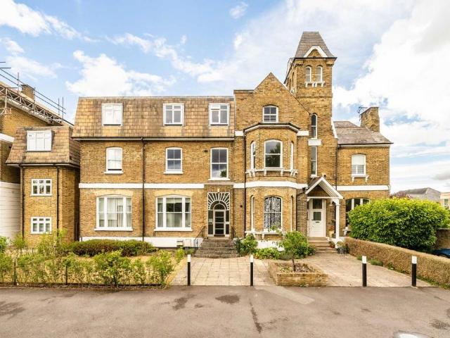 Apartment for rent in Hampton Hill, Greater London