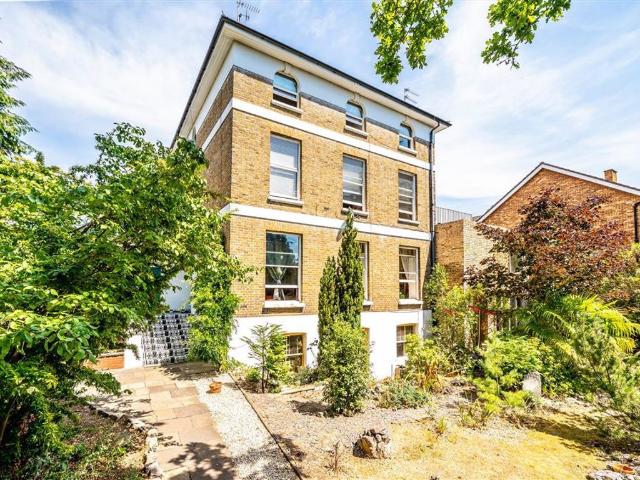 Apartment for rent in Hampton Hill, Greater London