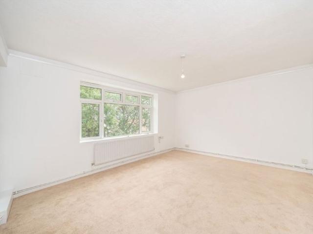 Apartment for rent in Strawberry Hill, Greater London