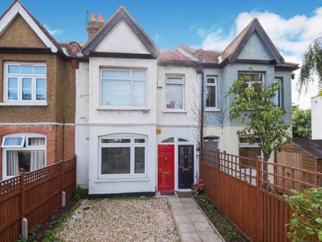 Apartment for rent in Strawberry Hill, Greater London