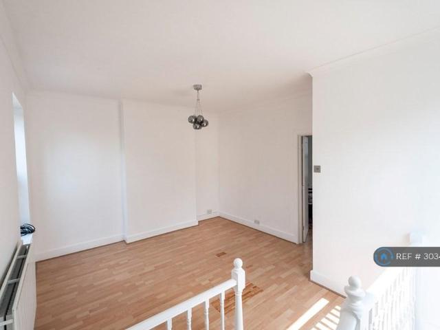 Apartment for rent in Worcester Park, Greater London