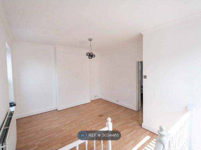 Apartment for rent in Worcester Park, Greater London