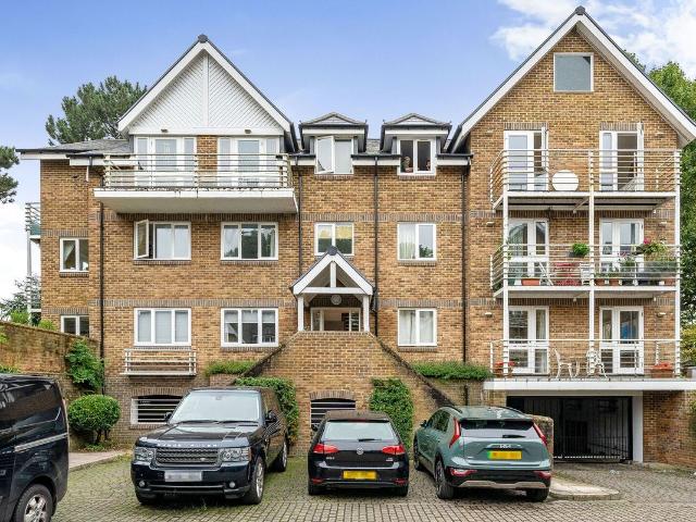 Apartment for rent in Hampton, Greater London