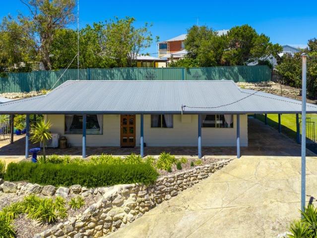 House for sale in Preston Beach