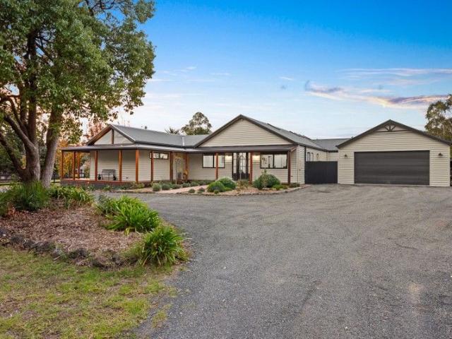 Cottage for sale in Camerons Creek, Victoria