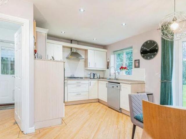 House for sale in Huddersfield, West Yorkshire