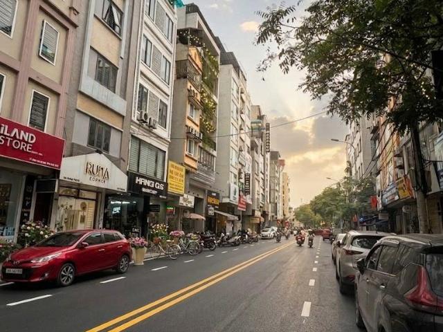 Nhà mặt phố bán