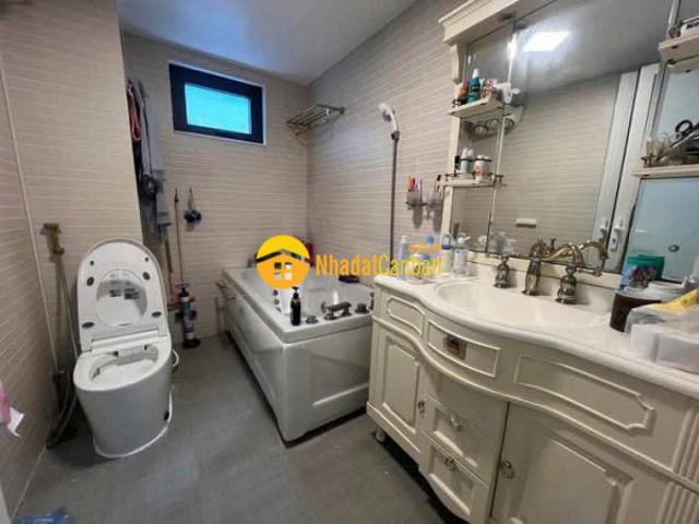 Nhà mặt phố bán