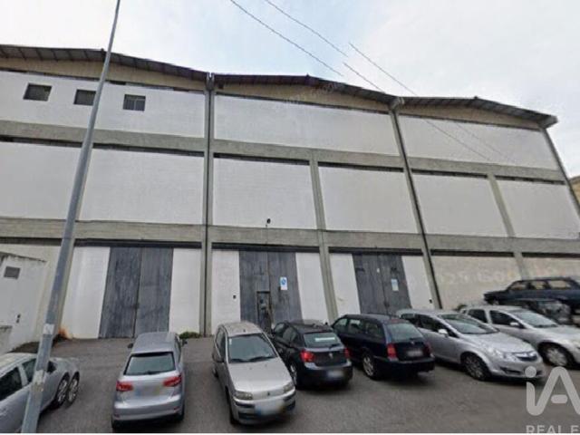 Armazém alugar em Santiago Dos Velhos, Lisboa