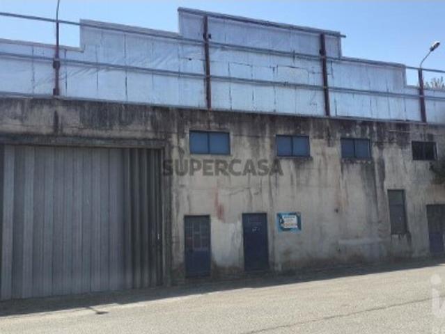 Armazém venda em Campo de Besteiros, Tondela