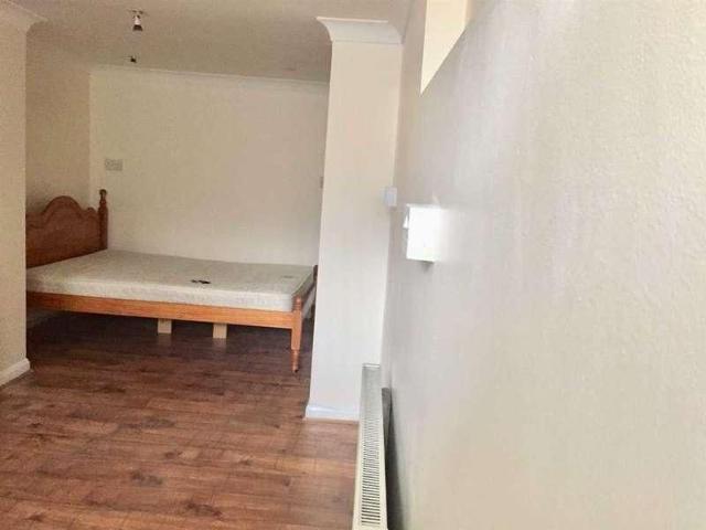 Apartment for rent in Hanger Hill Garden Estate, Greater London