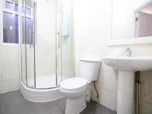 Studio for rent in London Borough of Ealing, Cat Hill