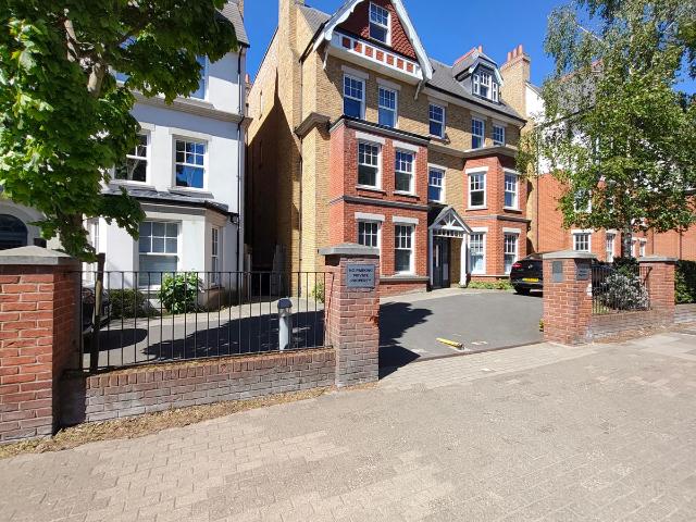 Apartment for rent in London Borough of Ealing, Park Royal
