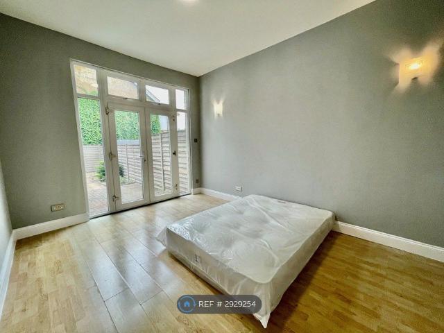 Apartment for rent in London Borough of Ealing, Greater London