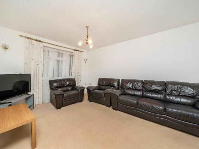 House for rent in London Borough of Ealing, Cat Hill