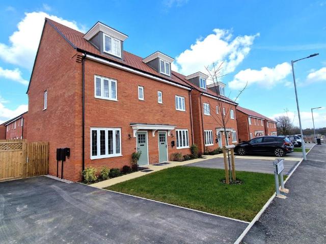 House for rent in Heald Green, Greater Manchester
