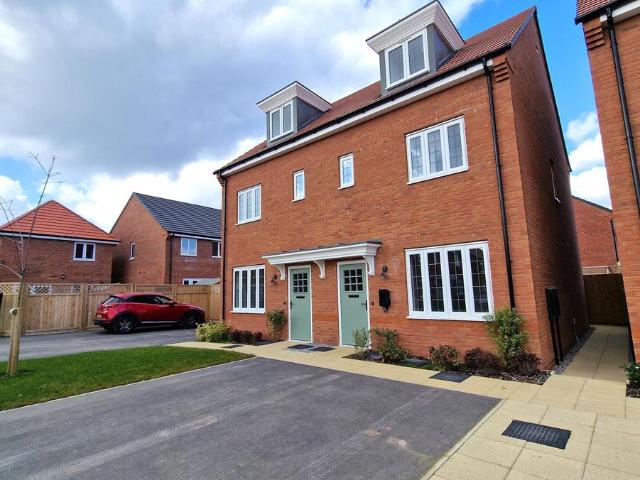 House for rent in Heald Green, Greater Manchester