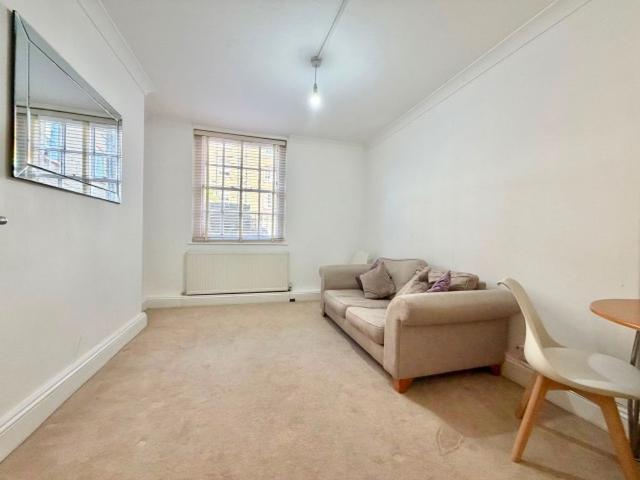Apartment for rent in Stepney, Greater London