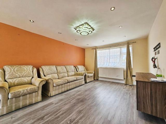 House for rent in Lower Halliford, Surrey