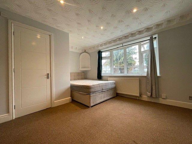 Room for rent in Lower Halliford, Surrey