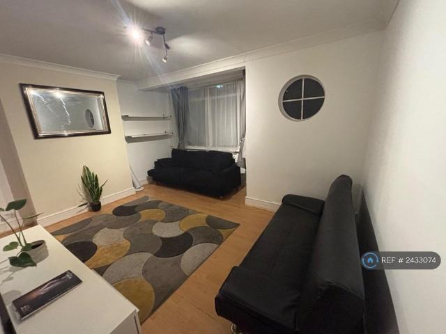 House for rent in London Borough of Hounslow, Greater London