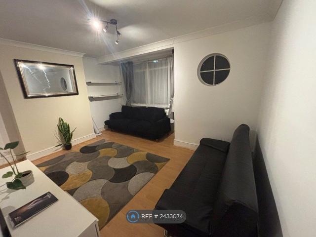 House for rent in London Borough of Hounslow, Greater London