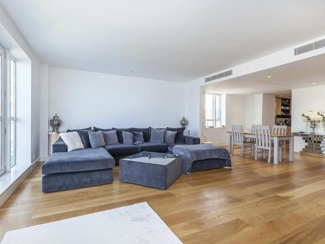 Apartment for rent in Canary Wharf, Greater London