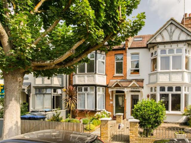 House for rent in Brondesbury, Greater London
