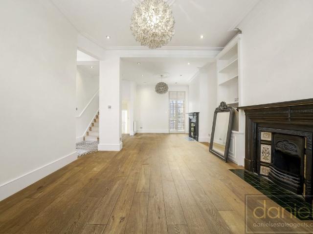 House for rent in Brondesbury, Greater London