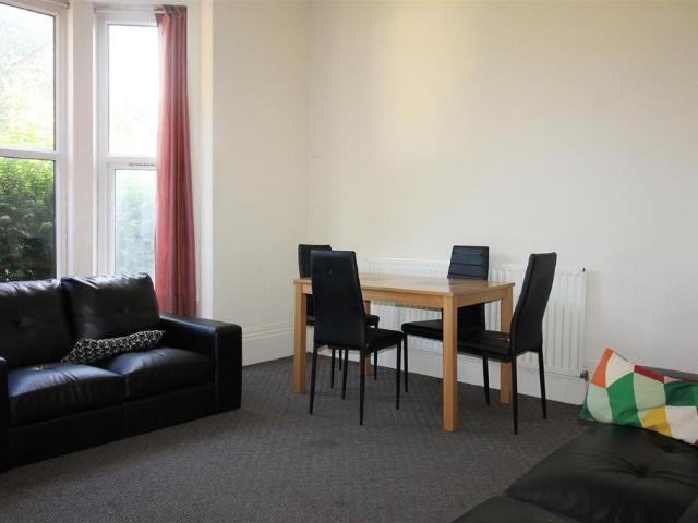 Apartment for rent in Hyde Park, West Yorkshire