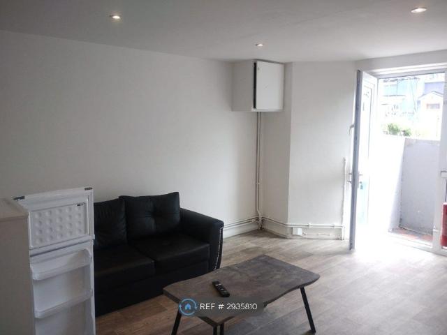 Apartment for rent in Nangreaves, Wales