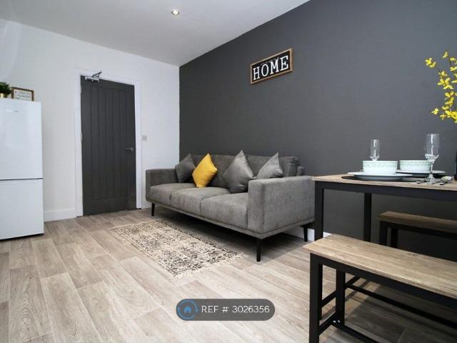 Apartment for rent in Nangreaves, Wales