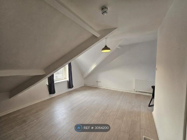Studio for rent in Brynmill, Swansea