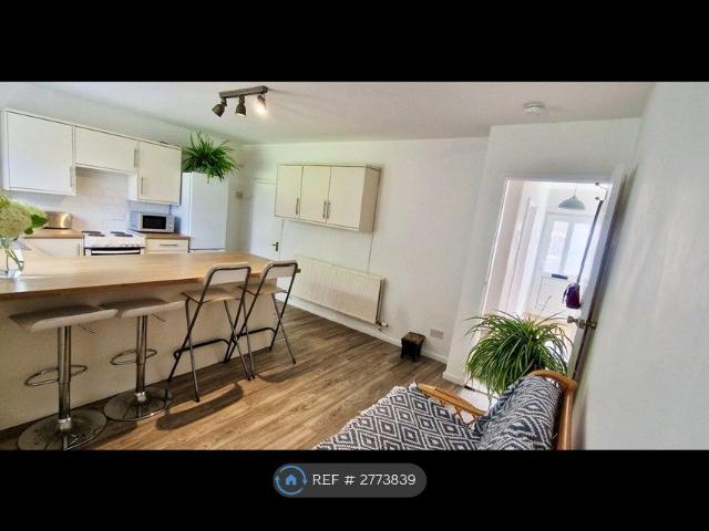 Room for rent in Golden Valley, Gloucestershire