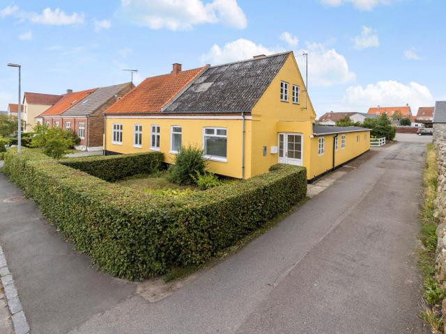 Villa til salg i Aakirkeby, Brøndby