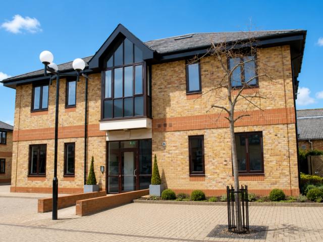 Apartment for rent in Row Town, Surrey