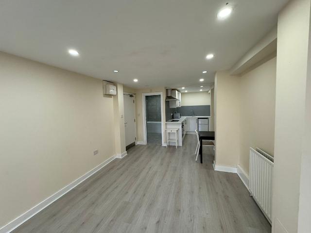 Studio for rent in London Borough of Hounslow, Greater London