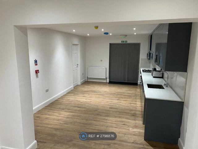 Room for rent in Whitton, Greater London