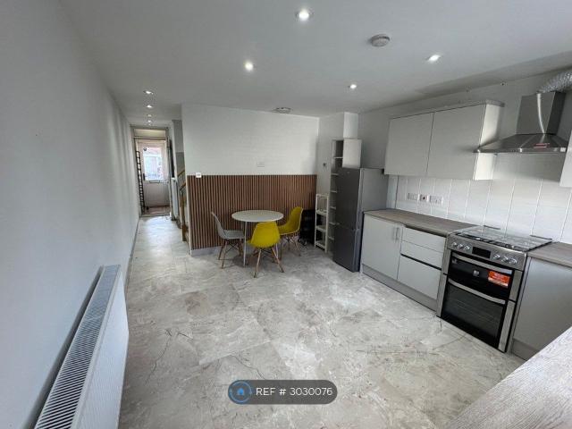 House for rent in London Borough of Ealing, Greater London